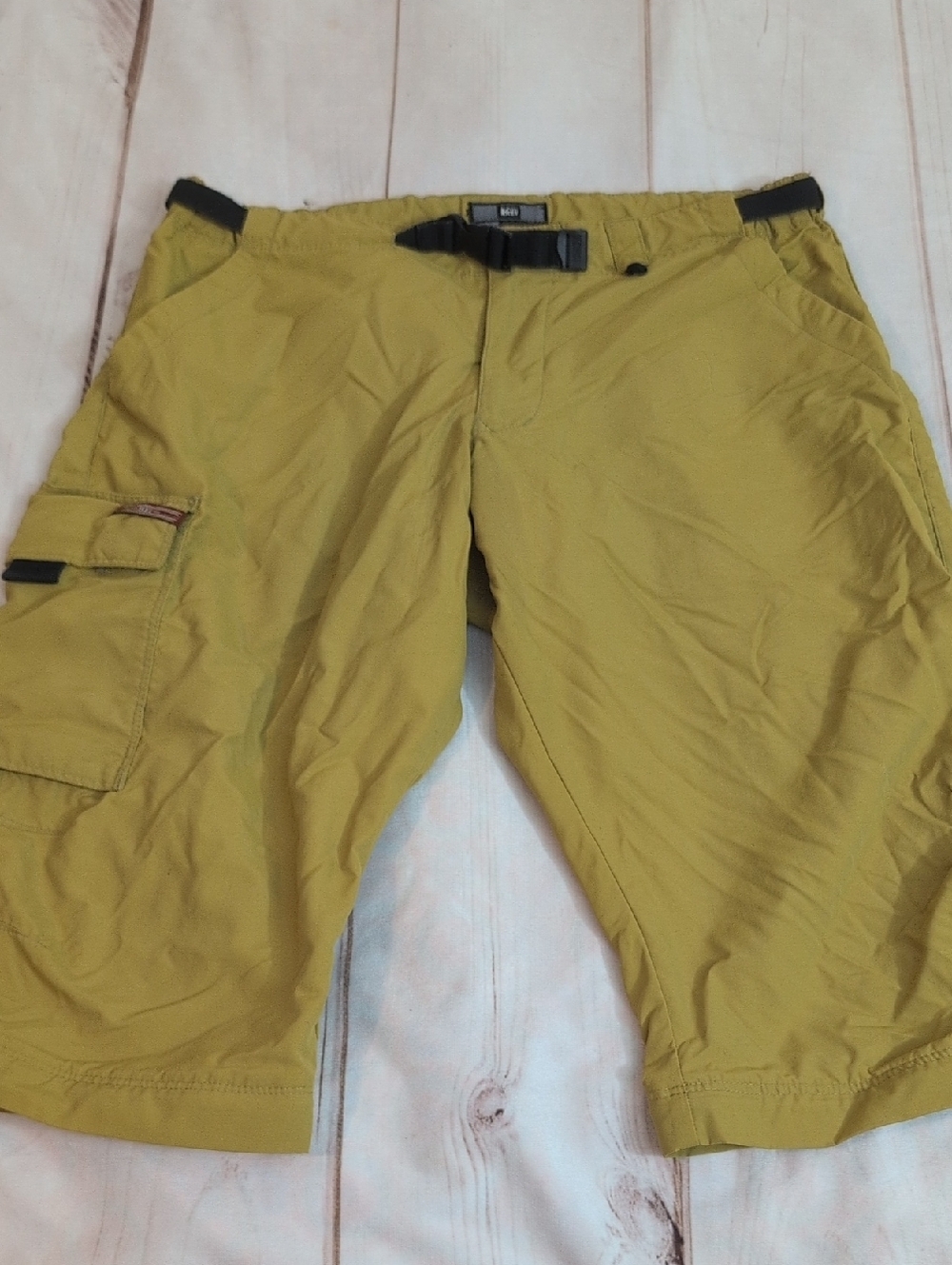 REI Womens Small Green Bermuda Cargo Hiking Shorts Outdoor Trail